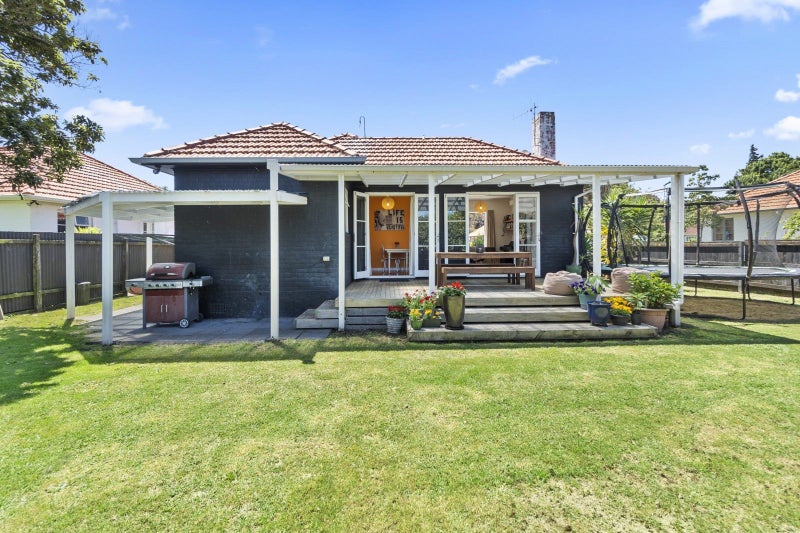 15 Galway Avenue, Hamilton East, Hamilton - Carousel 1