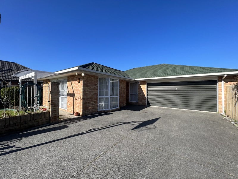 1/8 Avonhead Road, Avonhead, Christchurch - Carousel 1