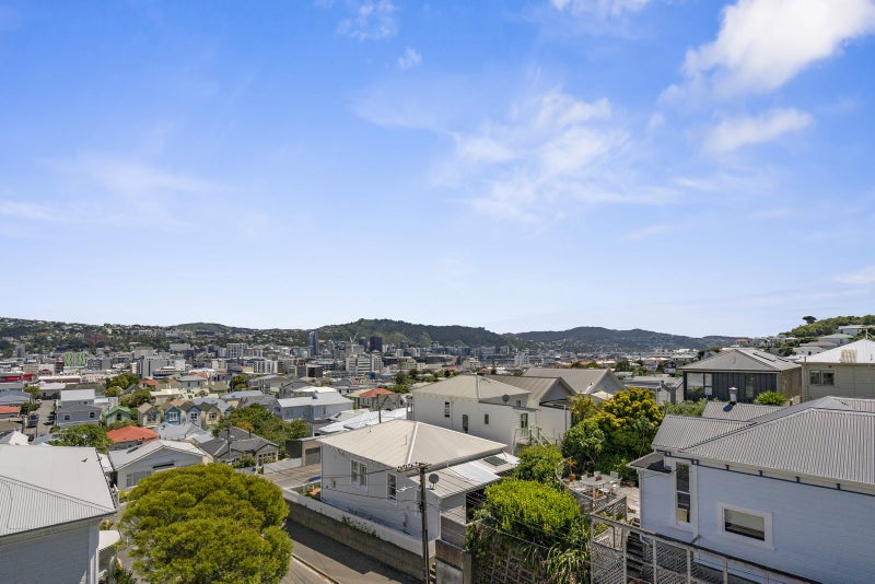 8/2 Scarborough Terrace, Mount Victoria, Wellington - Carousel 2