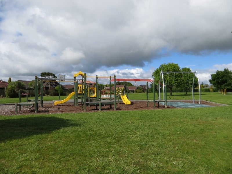 27 Dalwood Grove, Highbury, Palmerston North - Carousel 13