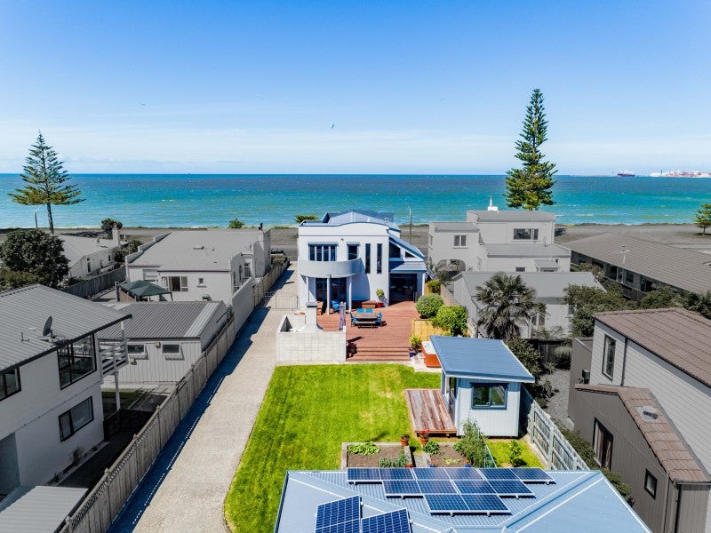 34 The Esplanade, Westshore, Napier - Carousel 2