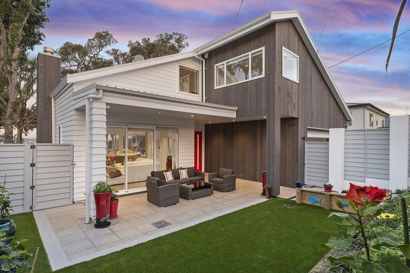11 Prospect Terrace, Milford, Auckland - Carousel 1