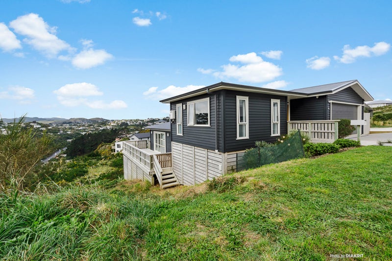 8 Spitfire Place, Newlands, Wellington - Carousel 2