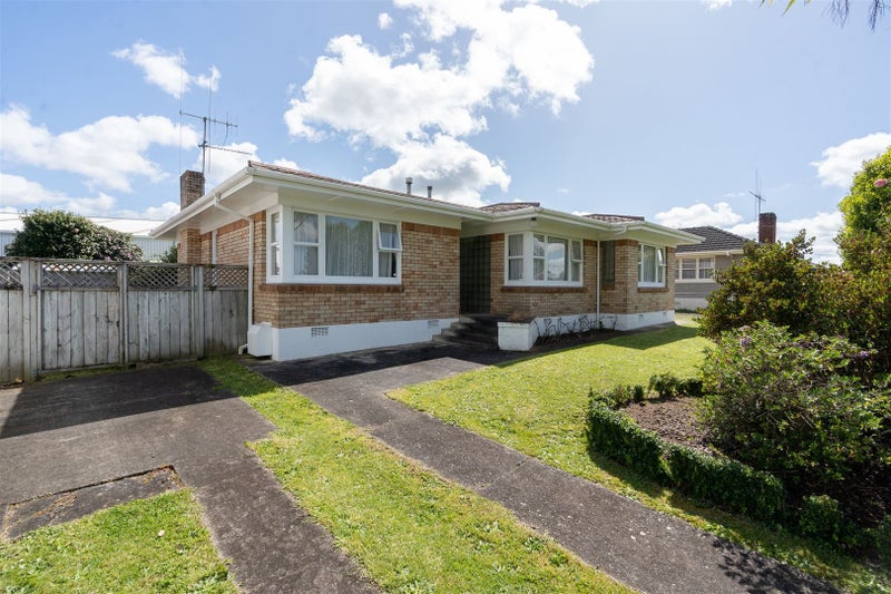 11 Scott Avenue, Hamilton East, Hamilton - Carousel 17