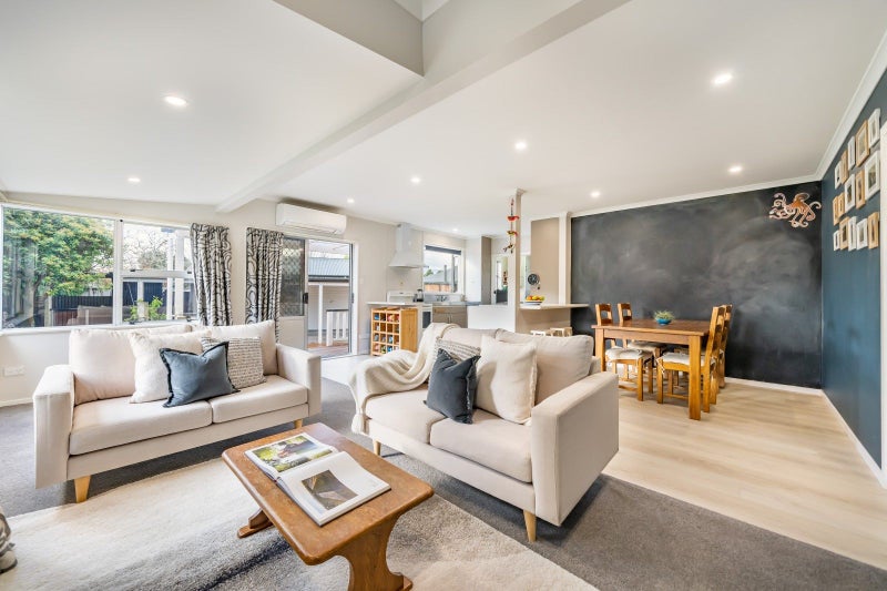 12 Coates Grove, Silverstream, Upper Hutt - Carousel 2