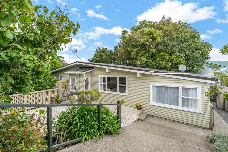 6 Martin Grove, Normandale, Lower Hutt - Carousel 25