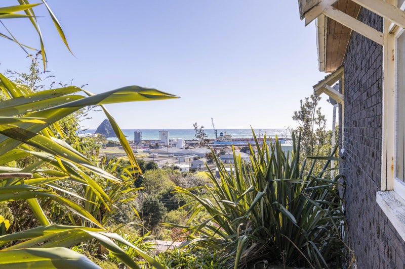 15 Weston Street, Moturoa, New Plymouth - Carousel 2