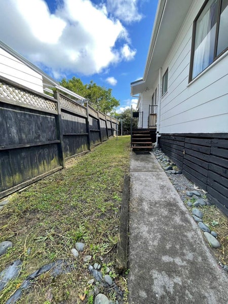 1/2 Crosby Road, West Harbour, Auckland - Carousel 11