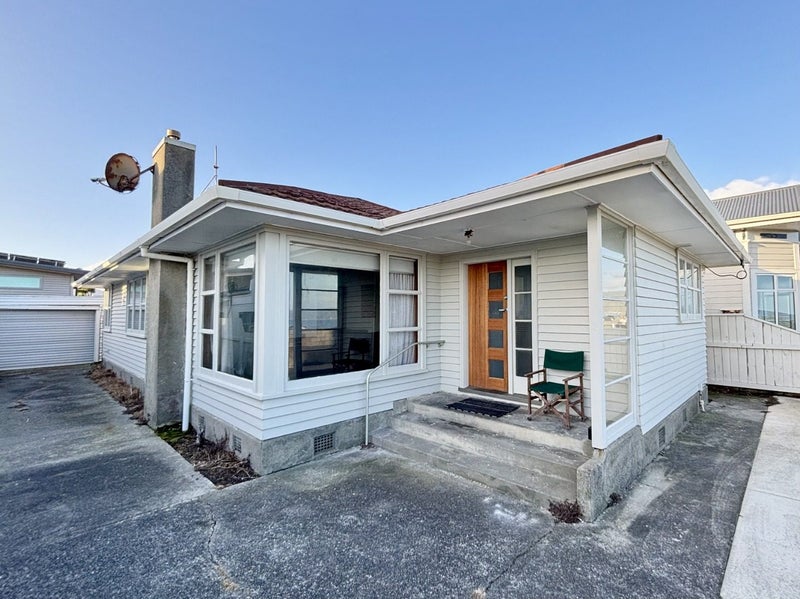 171 The Esplanade, Petone, Lower Hutt - Carousel 1