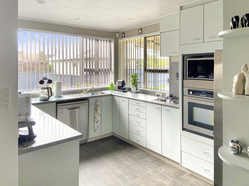 9 Totara Park Road, Clouston Park, Upper Hutt - Carousel 2