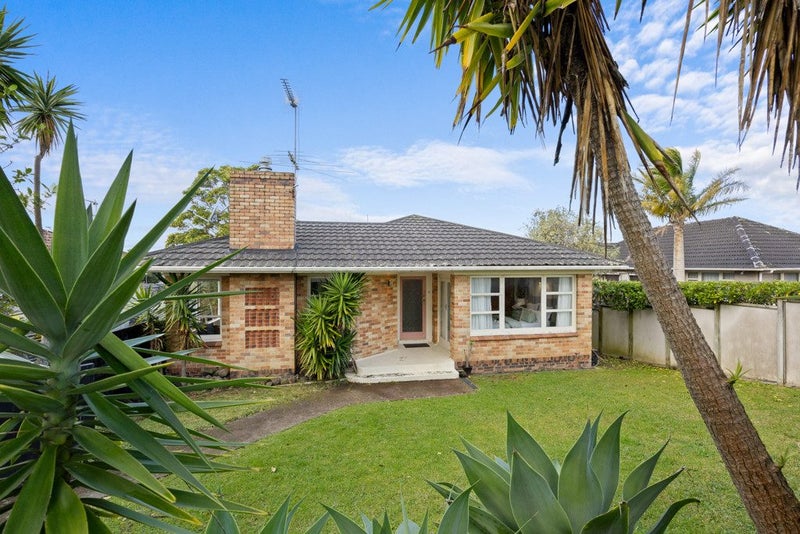 1/70 Bradbury Road, Highland Park, Auckland - Carousel 1
