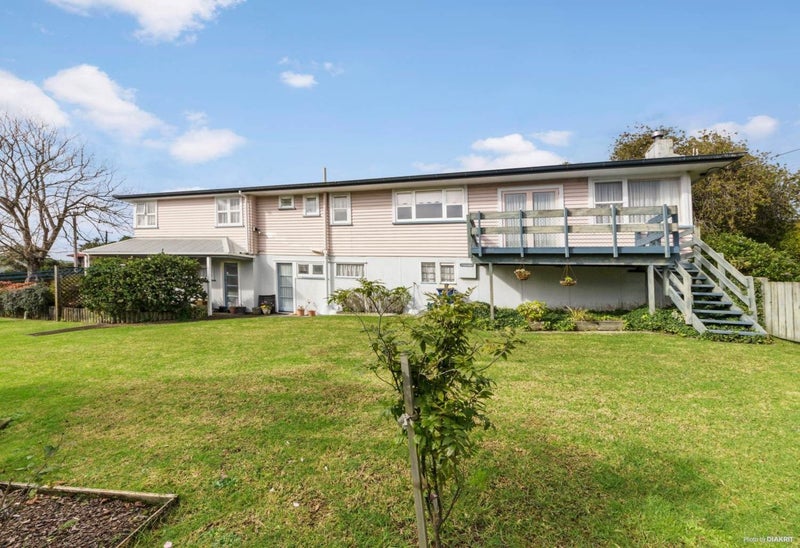 5 Barron Drive, Green Bay, Auckland - Carousel 2