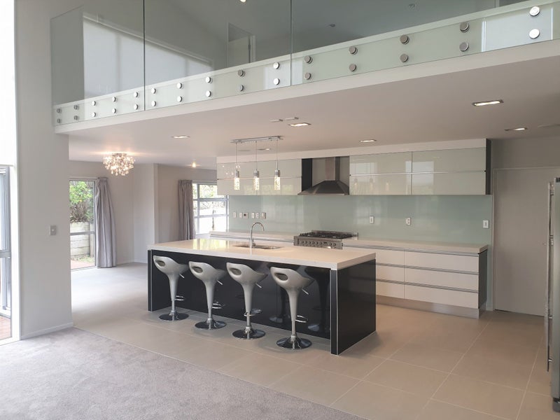 36 Borneo Drive, Fairview Heights, Auckland - Carousel 2