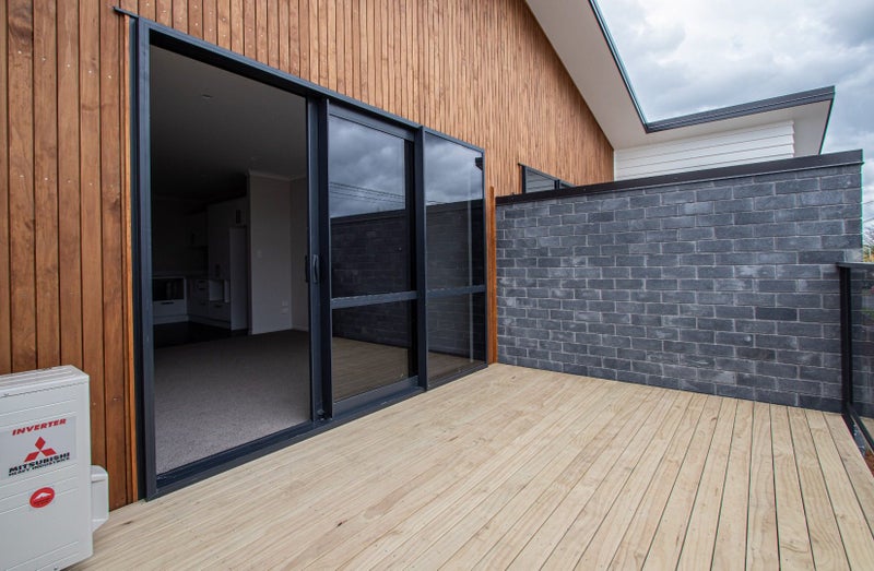 2/10 Charlemont Street, Whitiora, Hamilton - Carousel 1