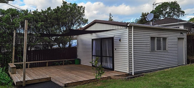 22 Topliss Drive, Northcross, Auckland - Carousel 1