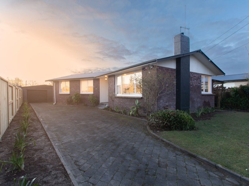 53 Garden Heights Avenue, Glenview, Hamilton - Carousel 1