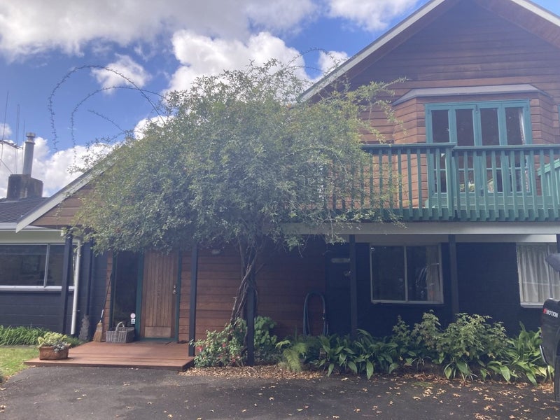 16 Totara Drive, St Andrews, Hamilton - Carousel 1