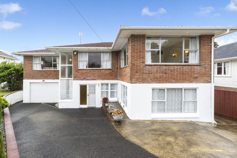 8 Fowey Avenue, Te Atatu South, Auckland - Carousel 2