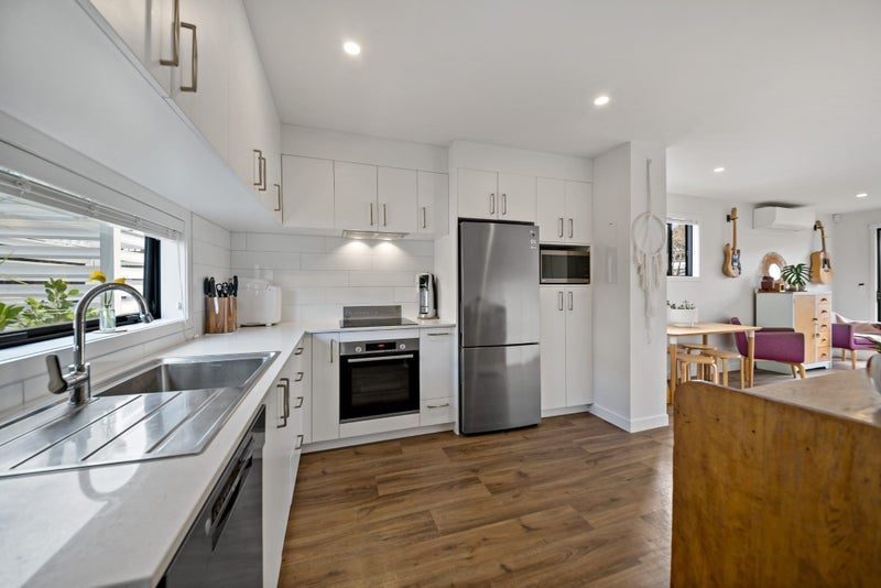 17 Whanui Place, Mangere Bridge, Auckland - Carousel 2