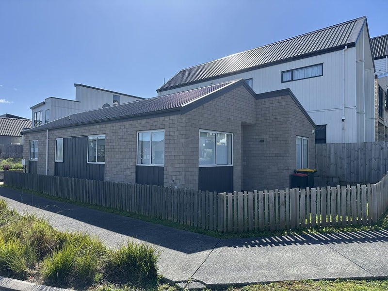 8 Herekino Street, Westgate, Auckland - Carousel 1