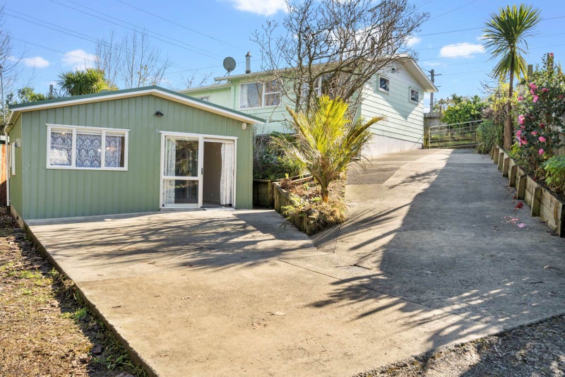 18 Amsterdam Place, Avondale, Auckland - Carousel 2
