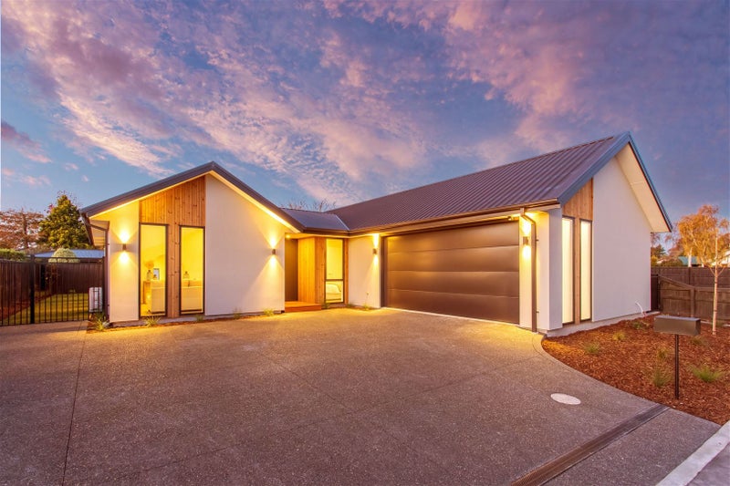 8 Rusbatch Lane, Belfast, Christchurch - Carousel 2