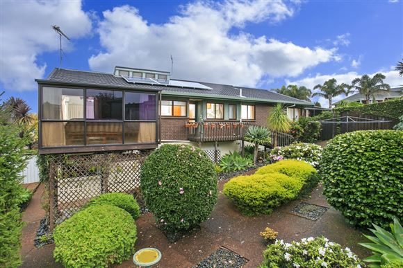 40 Athena Drive, Totara Vale, Auckland - Carousel 1