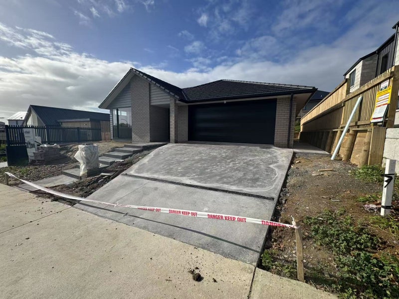 11 Taahunui Rise, Peacocke, Hamilton - Carousel 1