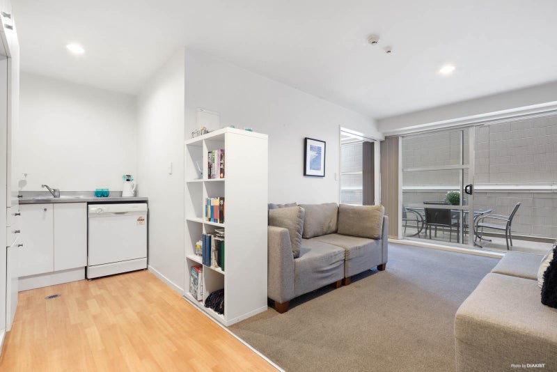 1/8 Clayton Street, Newmarket, Auckland - Carousel 1