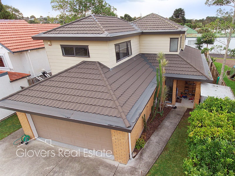 18B Vardon Road, Green Bay, Auckland - Carousel 1
