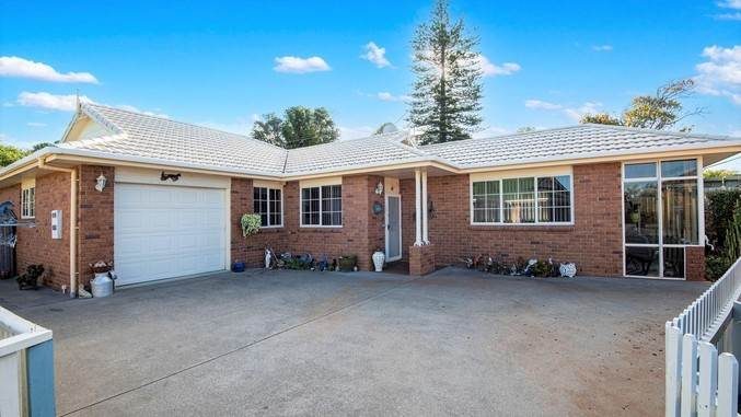 2/1 Sierra Avenue, Kamo, Whangarei - Carousel 1