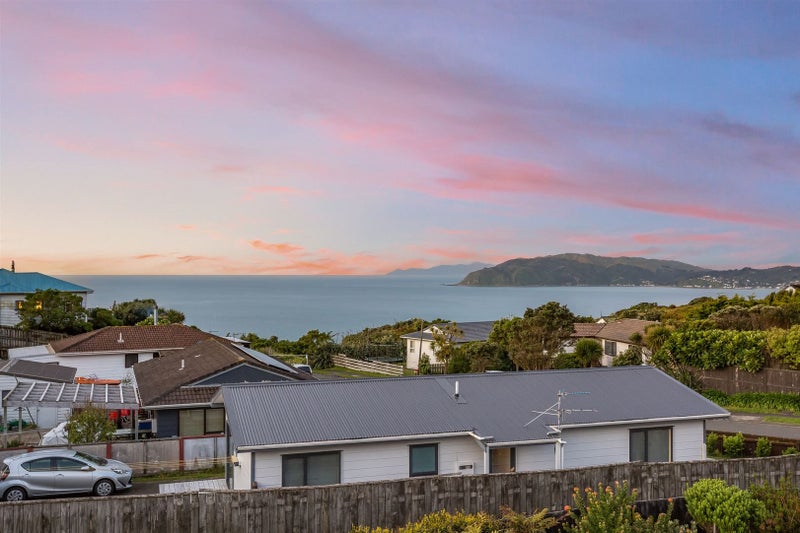 9 Moki Street, Titahi Bay, Porirua - Carousel 1