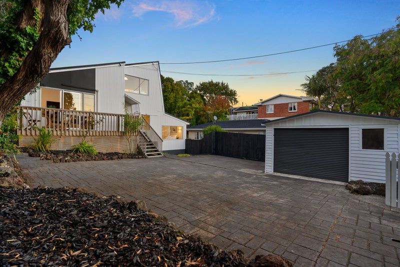 8 Dakota Avenue, Beach Haven, Auckland - Carousel 1