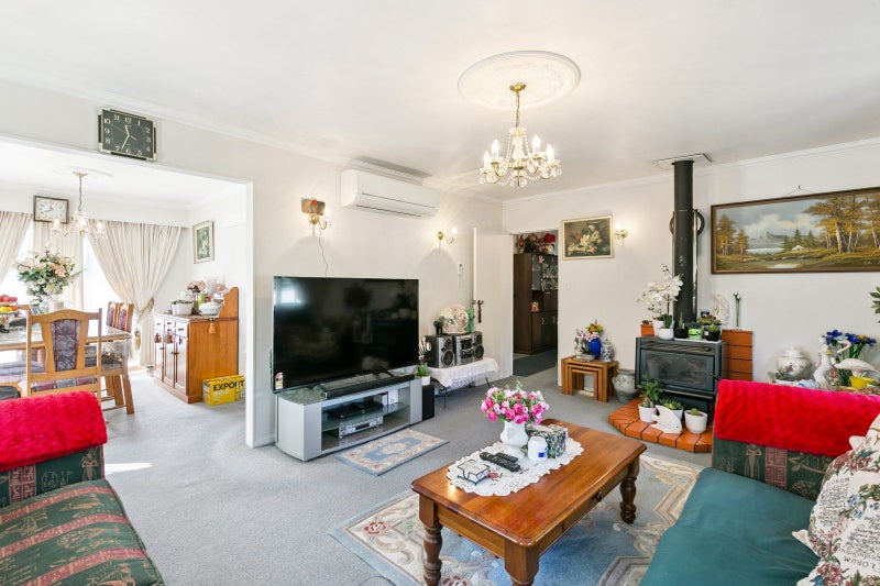 24 Turriff Crescent, Tawa, Wellington - Carousel 2