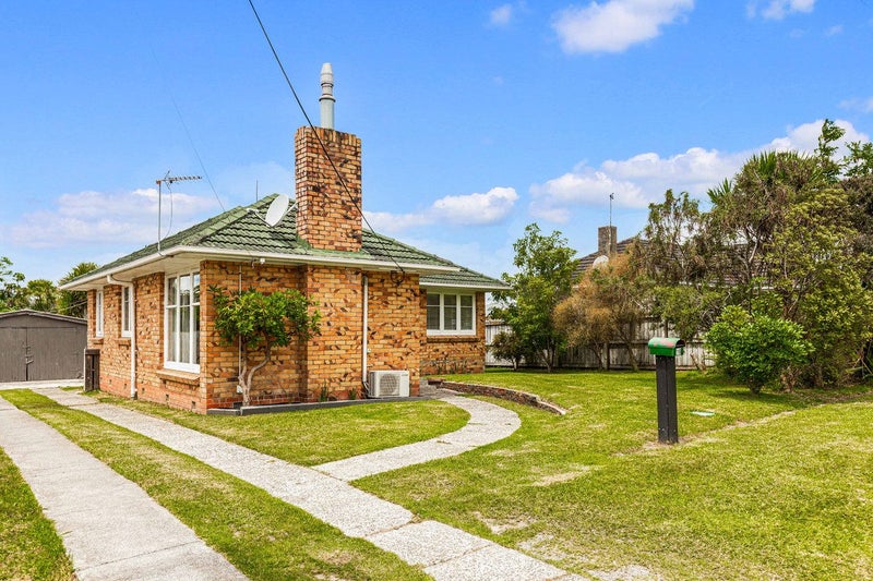 16 Ward Crescent, Te Atatu Peninsula, Auckland - Carousel 1