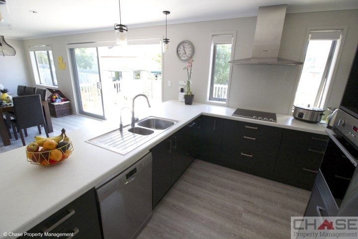 16A Holiday Road, Stanmore Bay, Whangaparaoa - Carousel 1