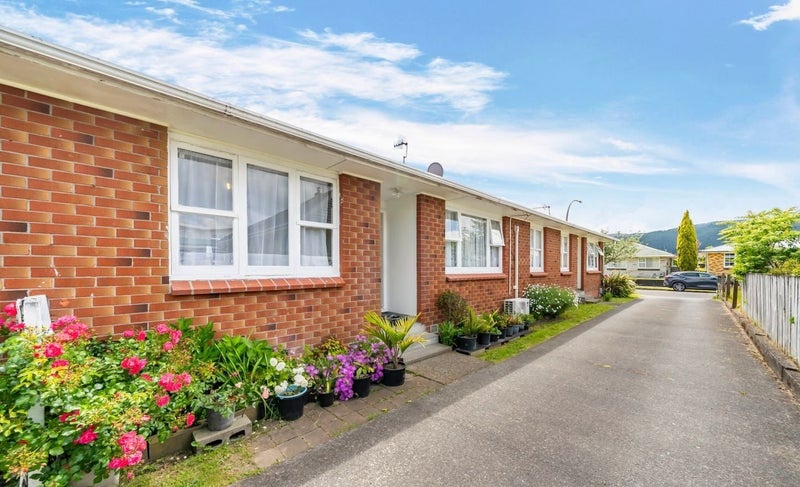 2 Joseph Grove, Elderslea, Upper Hutt - Carousel 1