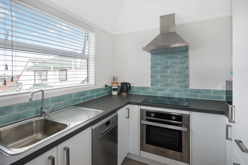 142 Akaroa Drive, Maupuia, Wellington - Carousel 2