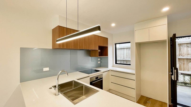 3/9 Flanshaw Road, Te Atatu South, Auckland - Carousel 2