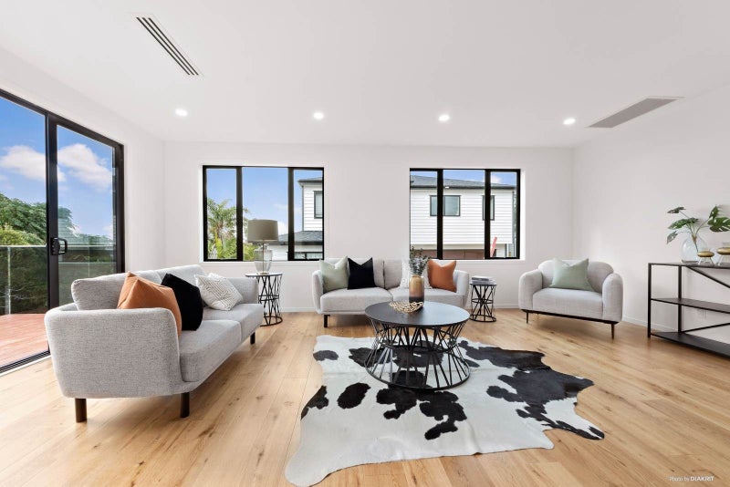 3A Clematis Avenue, Murrays Bay, Auckland - Carousel 2