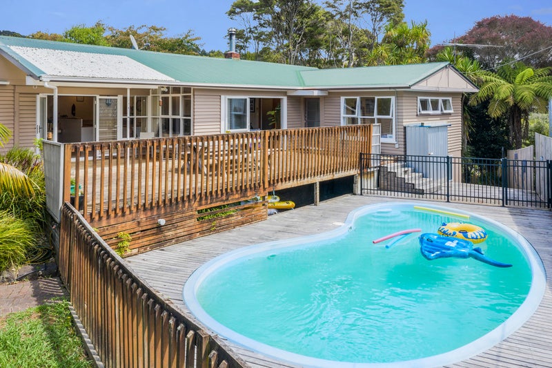 64 Woodfern Crescent, Titirangi, Auckland - Carousel 1