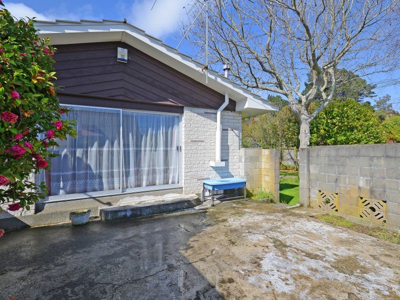 1 Hillside Drive, Maoribank, Upper Hutt - Carousel 2