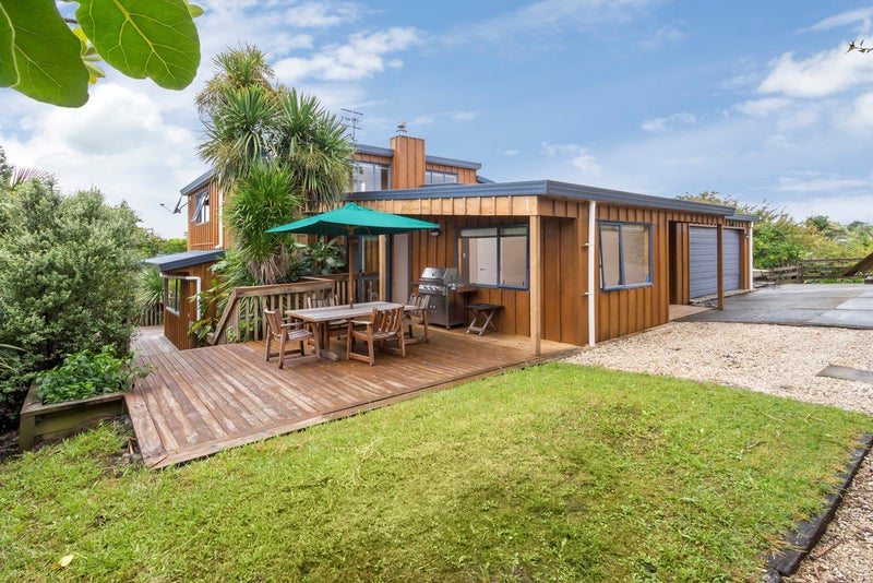 38A Montgomery Crescent, Cockle Bay, Auckland - Carousel 1