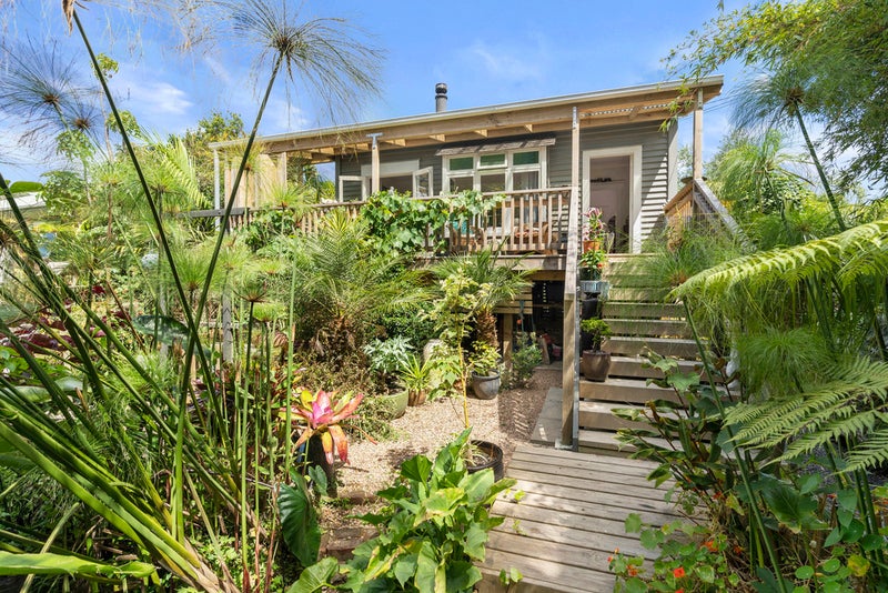 20A Hamilton Road, Surfdale, Waiheke Island - Carousel 1