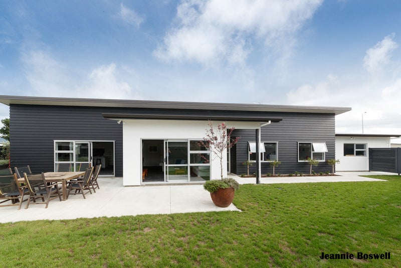 7 Morocco Terrace, Kelvin Grove, Palmerston North - Carousel 1