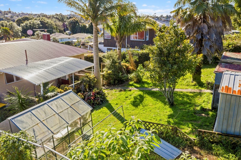 16 Waverley Avenue, Glenfield, Auckland - Carousel 16