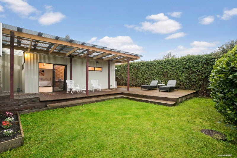 18 FERGUSON AVE, Greenlane, Auckland - Carousel 1