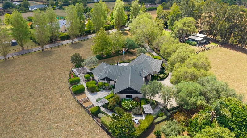 65 Ernest George Drive, Karaka, Papakura - Carousel 1