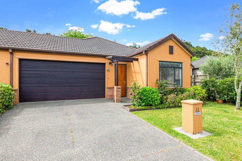 11 Pepperdine Place, Albany, Auckland - Carousel 1
