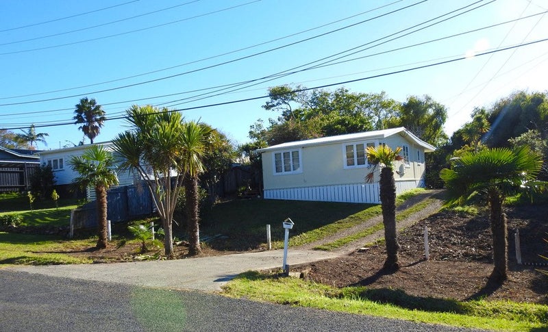 24 Tahatai Road, Oneroa, Waiheke Island - Carousel 1